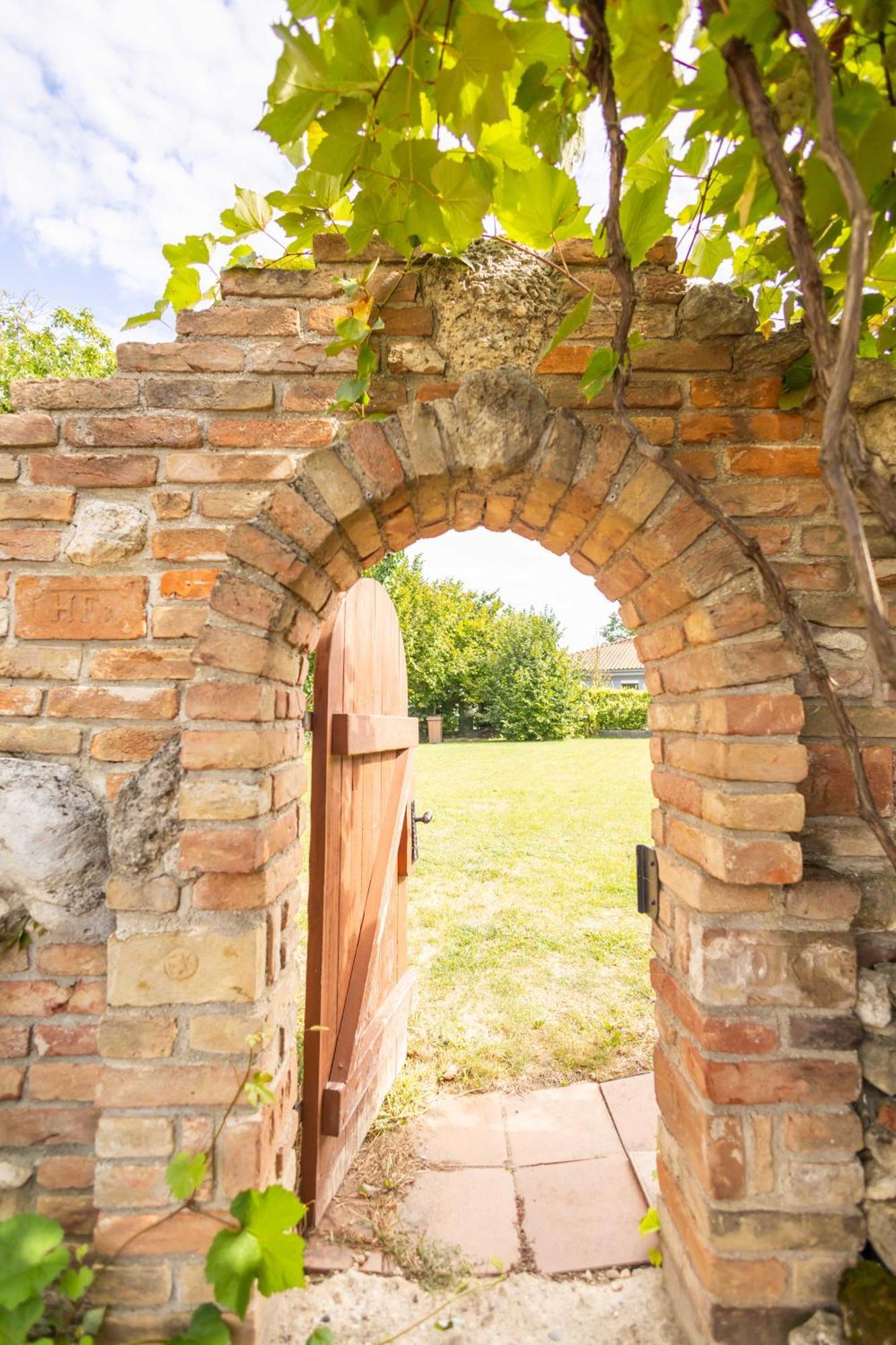 Penzion Moravská oáza Valtice Exterior foto